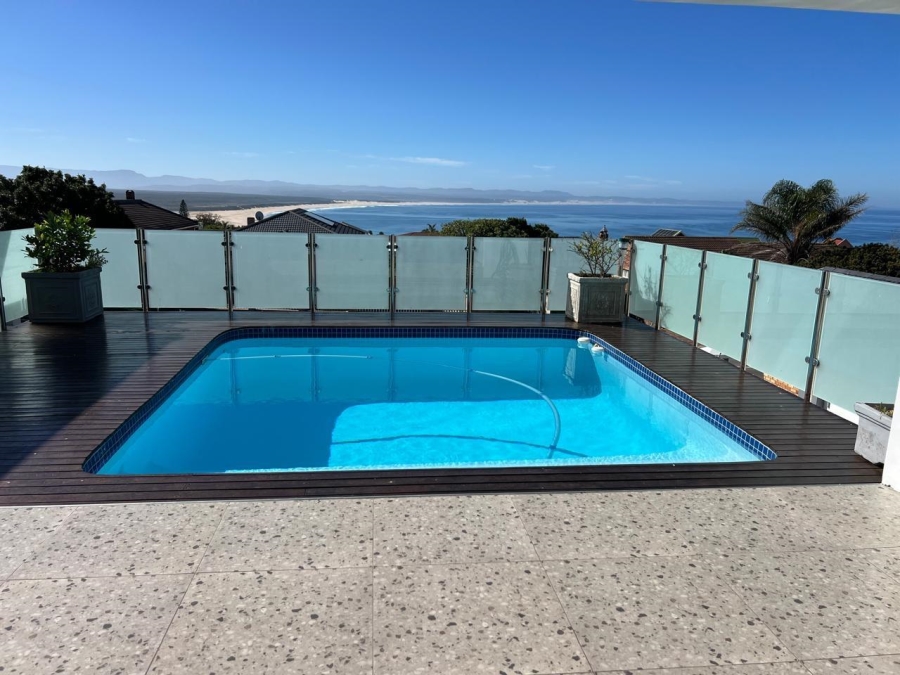 4 Bedroom Property for Sale in Wavecrest Eastern Cape